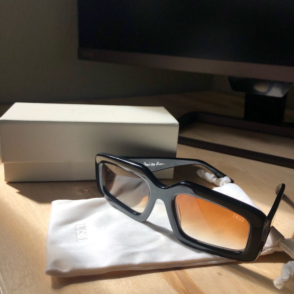 DEZI Read The Room Sunglasses